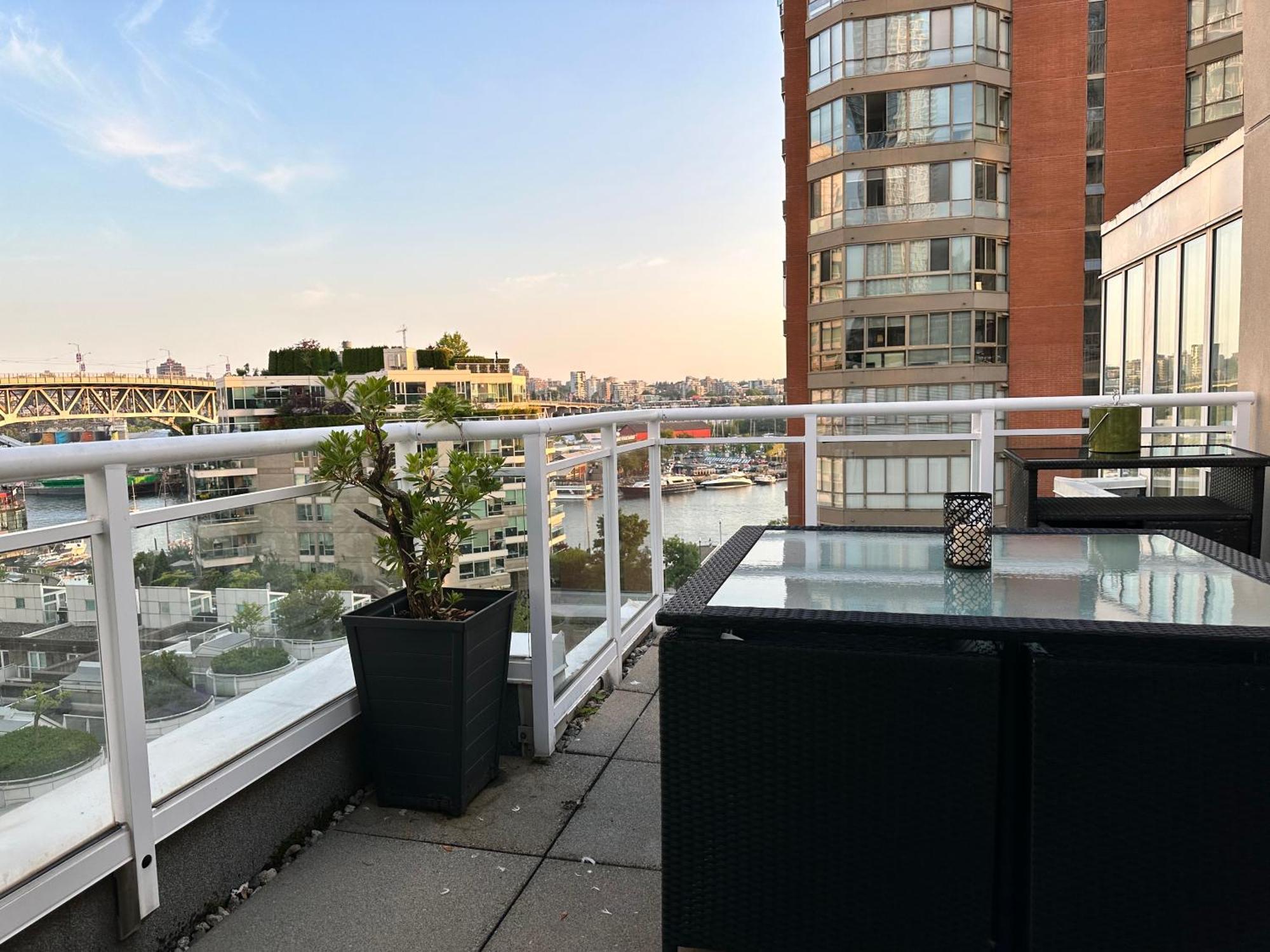 Penthouses Of Beach Ave Vancouver Buitenkant foto